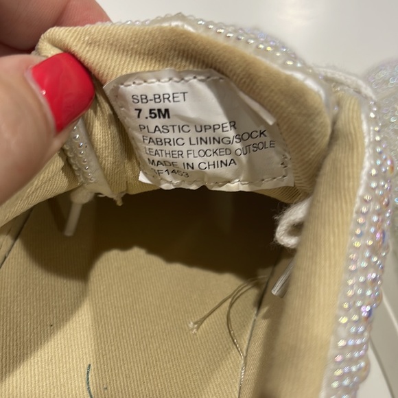 Gorgeous Betsey Johnson Crystal Embellished Sneaker - Size 7.5M - Ivory - Picture 5 of 6
